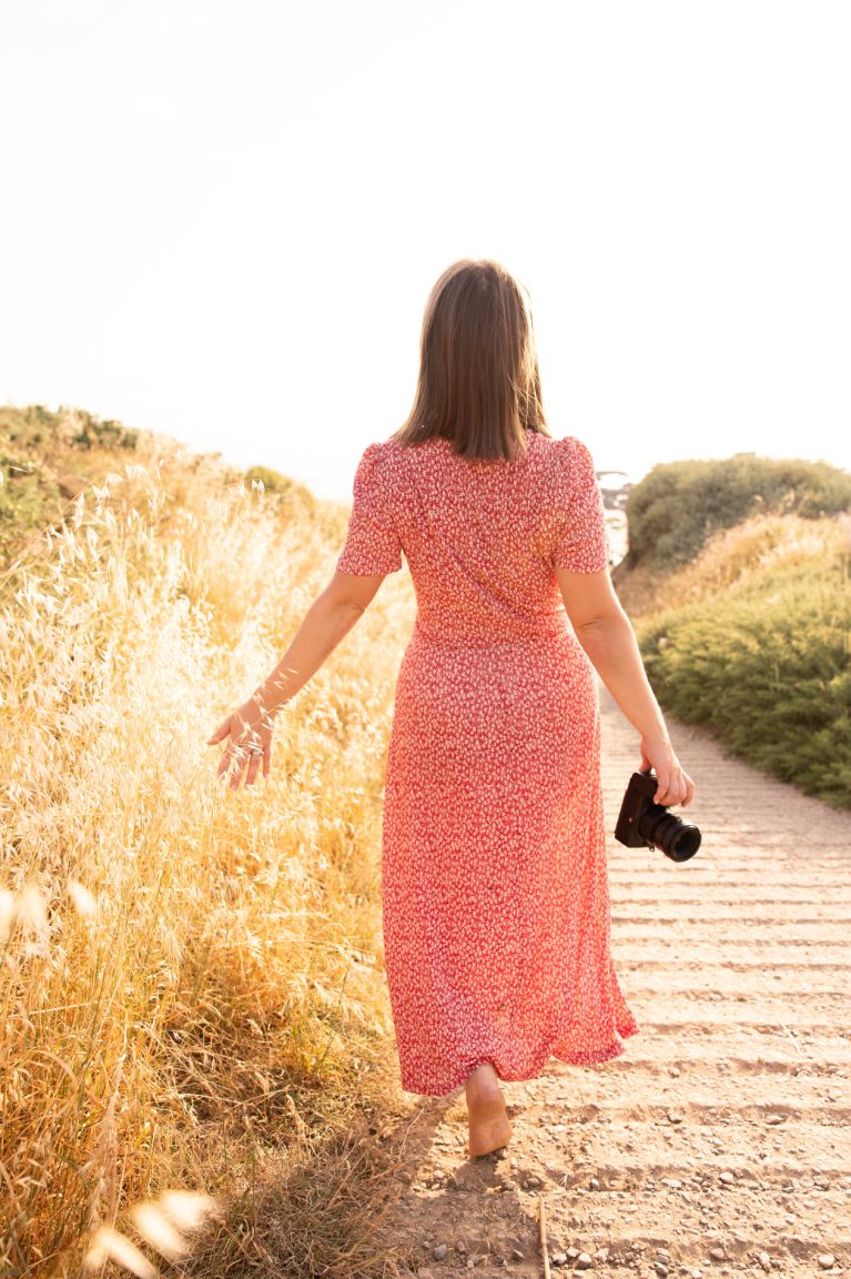 Un portrait de tiphanie autegarden avec son appareil photo