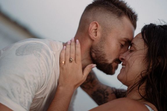 Photographe de couple à la plage en vendée