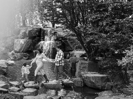 Une séance famille en extérieur à nantes en loire-atlantique