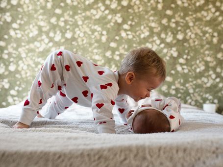 Une séance famille  fratrie à domicile  à nantes en loire-atlantique